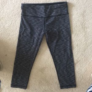 Lululemon cropped size 6 leggings